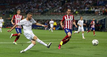 Fallo de Benzemá en el mano a mano con Oblak.