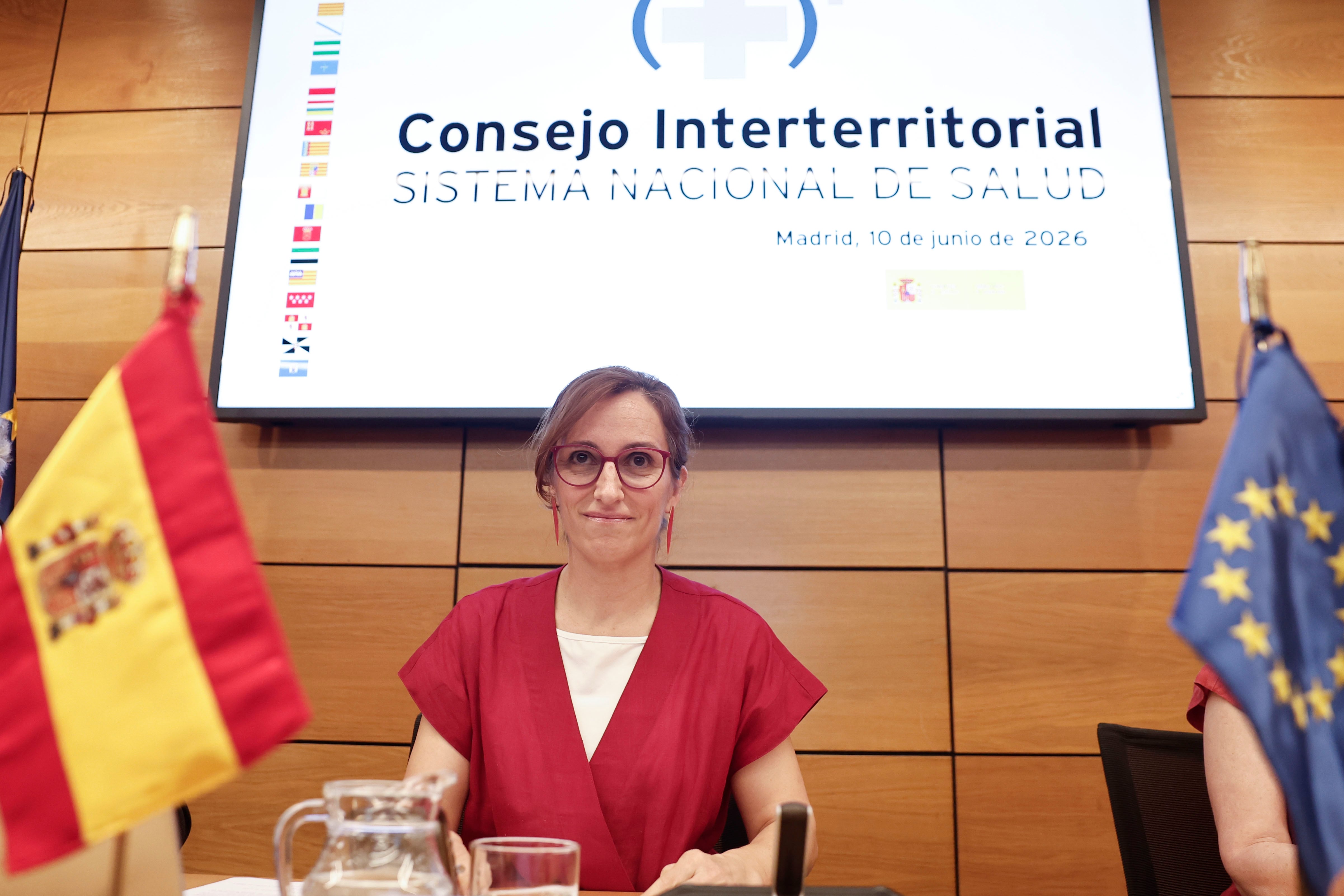 Las comunidades dejan sola a Sanidad ante los médicos e inst