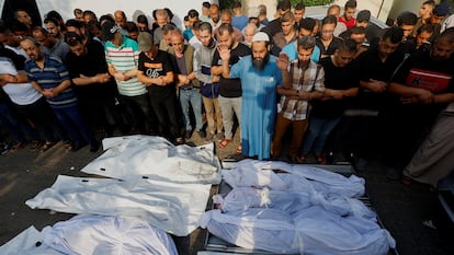 Funeral palestino en Jan Yunis, en la franja de Gaza, este martes.
