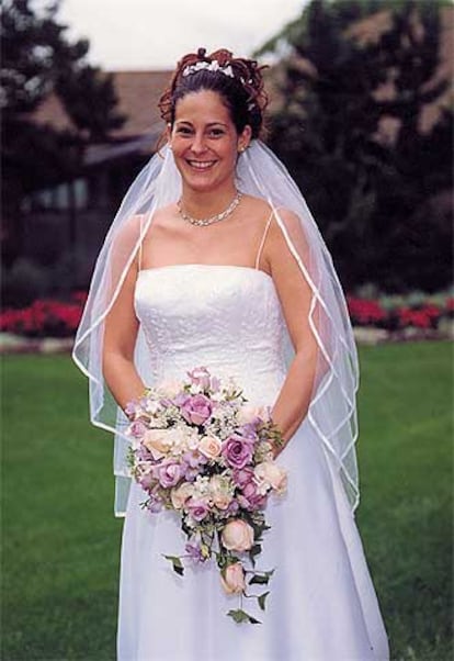 Silvia San Pío, en una imagen de su boda, en 2000, cedida por su padre.