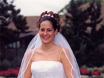 Silvia San Pío, en una imagen de su boda, en 2000, cedida por su padre.