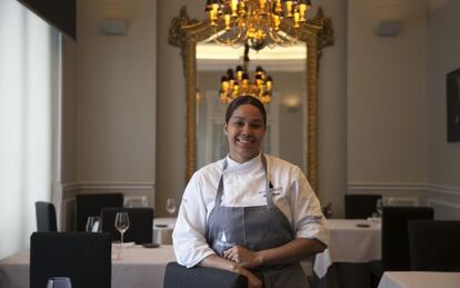 María Marte, la chef del Club Allard, en el comedor del restaurante madrileño.