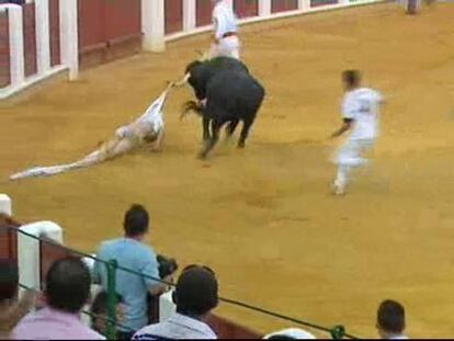 El recortador Hugo Herrera sobrevive milagrosamente a una espectacular cogida en Valladolid