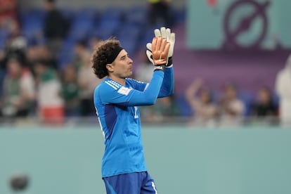 Guillermo Ochoa, portero de México, tras el partido con Polonia.