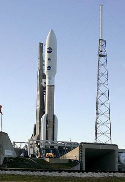 El cohete Atlas V-551 sacará a la sonda Nuevos Horizontes a 58.000 kilómetros por hora, más rápido que ninguna otra nave espacial, con destino a Plutón.