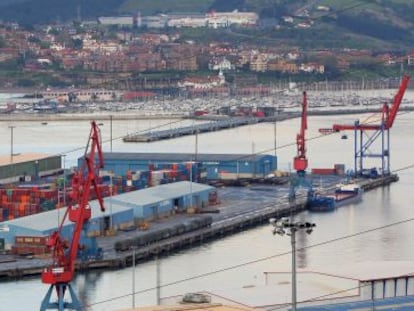 Vista del puerto de Bilbao. 