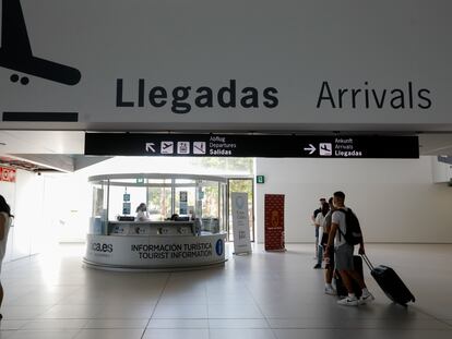 Pasajeros en el Aeropuerto Internacional de la Región de Murcia (AIRM)
EDU BOTELLA/EUROPA PRESS
  (Foto de ARCHIVO)
19/07/2021