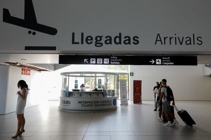 Pasajeros en el Aeropuerto Internacional de la Región de Murcia (AIRM)
EDU BOTELLA/EUROPA PRESS
  (Foto de ARCHIVO)
19/07/2021