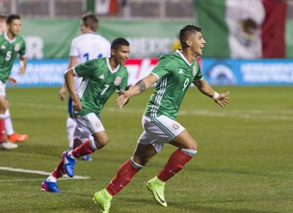Pulido anota el gol para los mexicanos