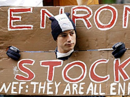 Un manifestante, durante la protesta de ayer contra el FMI en Nueva York.