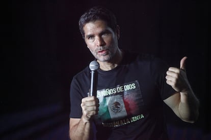 Eduardo Verástegui durante una la conferencia de prensa en agosto de 2023.