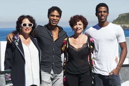 La actriz Laura de la Uz, el actor Carlos Acosta, el director Iciar Bollain y el actor Keyvin Martínez asisten al photocall 'Yuli'.