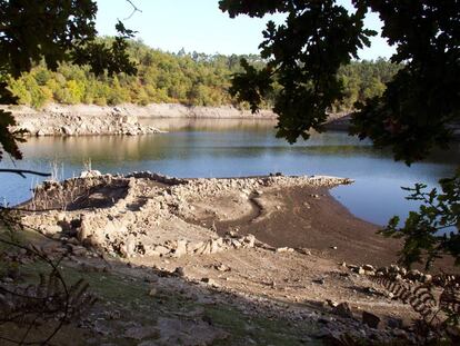 Embalse de Eiras, en Fornelos de Montes (Pontevedra), víctima de la sequía.