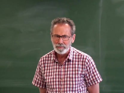 El matemático francés Yves Meyer, durante una charla.