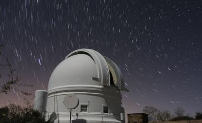 El observatorio Monte Palomar del Instituto Tecnol&oacute;gico de California, est&aacute; dotado con un telescopio de un espejo de cinco metros. 