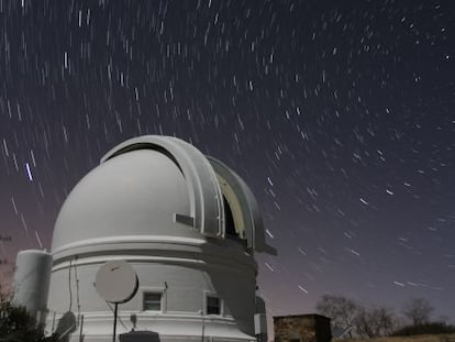 El observatorio Monte Palomar del Instituto Tecnol&oacute;gico de California, est&aacute; dotado con un telescopio de un espejo de cinco metros. 