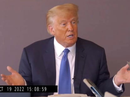 Fotograma de las declaraciones grabadas del expresidente Donald Trump durante el juicio civil por presunto abuso sexual