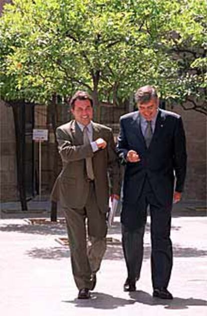 Francesc Homs (derecha) y el conseller en cap, Artur Mas.