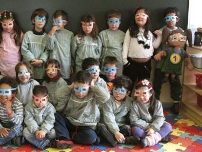 Crianças em um centro de educação infantil de Sintra, ao norte de Lisboa.