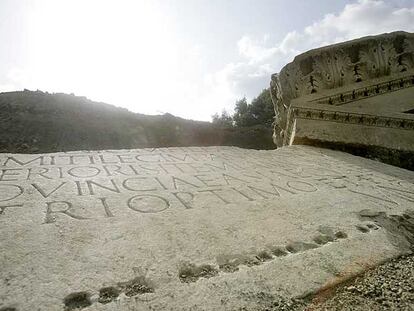 Imagen de la tumba del general romano Marcus Nonius Macrinus, hallada en Roma.