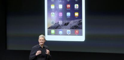 Tim Cook, consejero delegado, durante una presentaci&oacute;n de un nuevo iPad a finales de 2014.