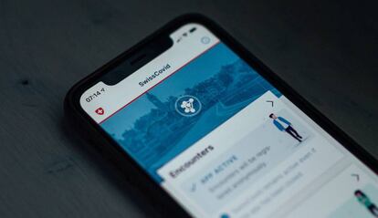 Aplicación de rastreo suiza en un iPhone.