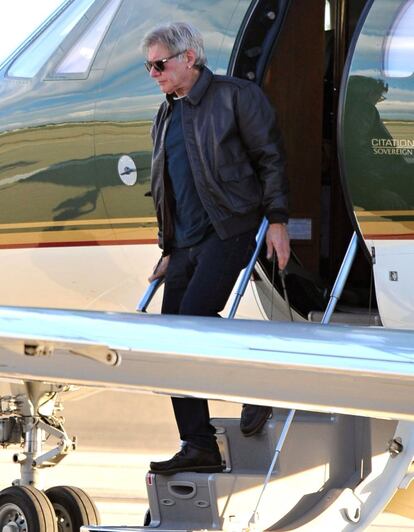 Ford ha declarado que de no haber sido actor habría dedicado su existencia a pilotar aviones. Ahora se conforma con hacerlo como aficionado.