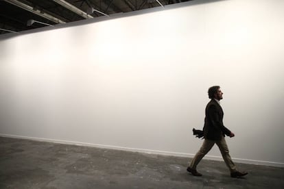 Pared en Arco donde estaba la obra 'Presos políticos' de Santiago Sierra.