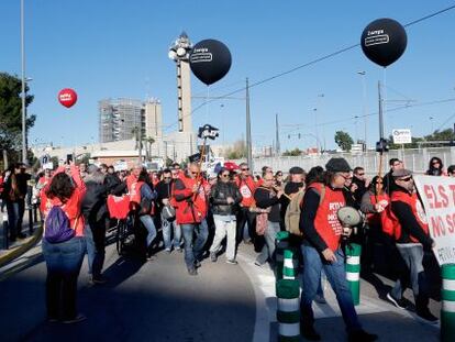 Marcha de trabajadores de RTVV para exigir la reapertura del ente.