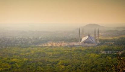 Vista de la mezquita de Shah Faisal, en Islamabad (Paquistán).