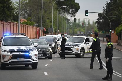 Control policial en la localidad madrileña de Alcalá de Henares.