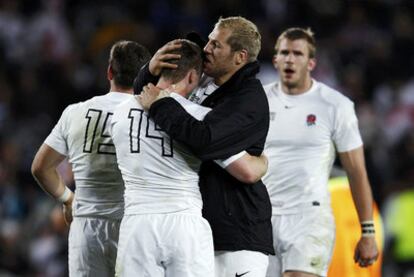 Los ingleses celebran su victoria.