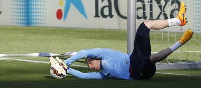 Oblak duraante el entrenamiento de esta mañana en el Cerro del Espino.