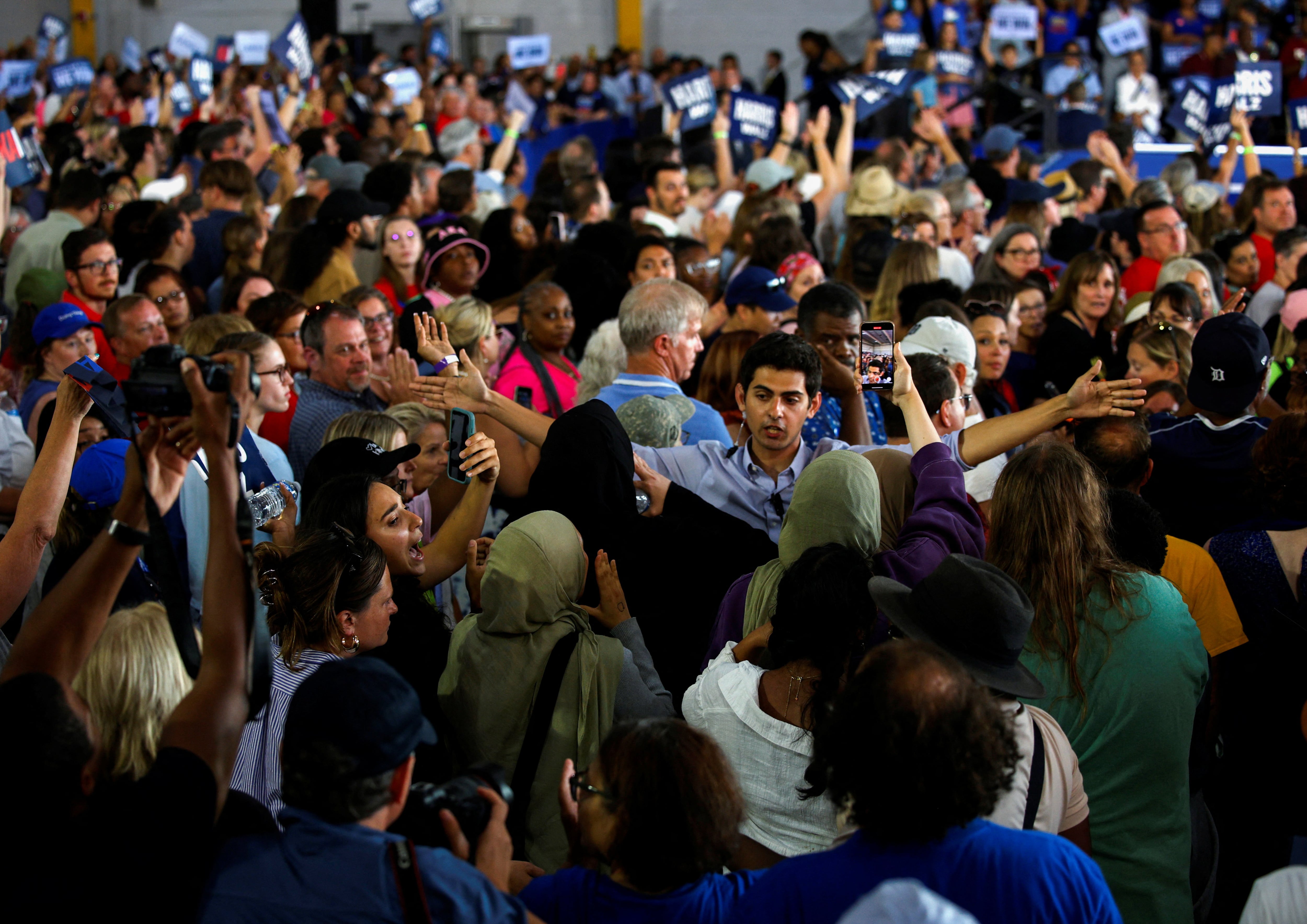 La guerra de Gaza empaña la luna de miel de Kamala Harris con sus votantes en el arranque de su candidatura 