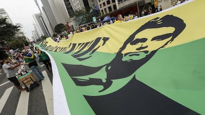 Manifestação de seguidores de Bolsonaro na Avenida Paulista, em São Paulo, no domingo 30 de setembro