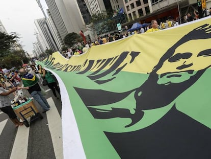 Manifestação de seguidores de Bolsonaro na Avenida Paulista, em São Paulo, no domingo 30 de setembro