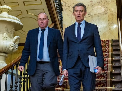 Miguel Tellado junto a Alberto Núñez Feijóo, este miércoles en el Congreso.
