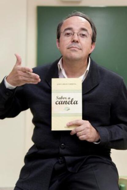 El socialista con 'Sabor a canela' (Planeta), una de sus novelas