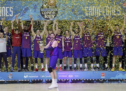 Los jugadores del Barcelona Lassa ganan la Copa del Rey.