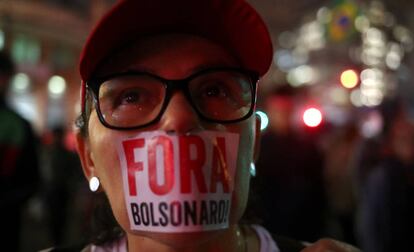 Manifestante em protesto contra o presidente em São Paulo no dia 13 de agosto.