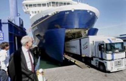 Gijón recibe un buque de Nantes, en la puesta en servicio de la autopista entre Francia y España, en 2010. efe