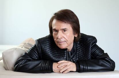 El cantante Raphael, en un hotel de Madrid.