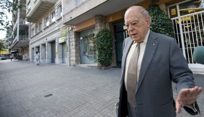 Jordi Pujol leaves his house in Barcelona last Thursday.