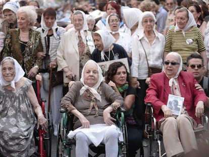 Avós da Praça de Maio, em uma manifestação em Buenos Aires.
