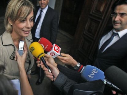 Sonia Castedo, alcaldesa de Alicante, ha atendido a los periodistas a las puertas del Tribunal Superior de Justicia valenciano.