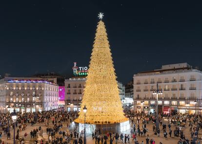 Panorámica de la decoración navideña de la Puerta del Sol. Foto: Madrid Destino.