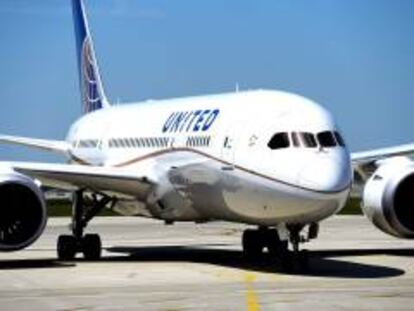 Vista de un modelo Boeing 787 Dreamliner operado por la aerolínea United Airlines. EFE/Archivo