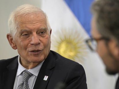 El Alto Representante de la UE para Asuntos Exteriores y Política de Seguridad, Josep Borrell (izq), en rueda de prensa con el canciller argentino, Santiago Cafiero, en Buenos Aires.