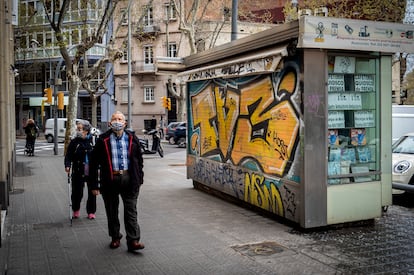 Antiguo kiosko de venta de prensa, ahora en desuso, en la calle Antoni Maria Claret.