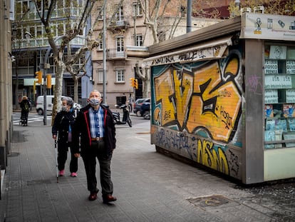 Antiguo kiosko de venta de prensa, ahora en desuso, en la calle Antoni Maria Claret.